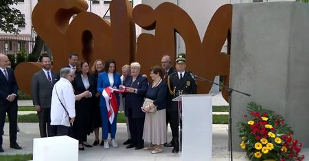 W Warszawie odsłonięto pomnik “Solidarności”. W uroczystości wzięła udział S. Cichanouska.