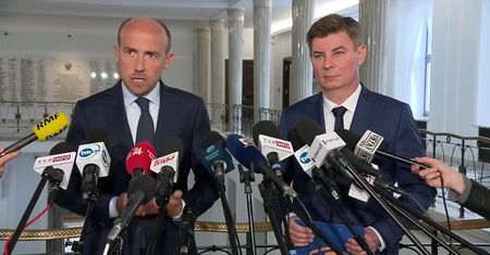 “Tu nie ma o czym gadać” – B. Budka nie wątpi w zasadność wpisania do konstytucji zabezpieczenia przed wyjściem z UE