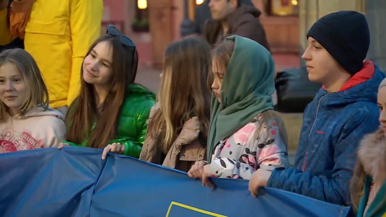 “Putin i Łukaszenka to wariaci”. Demonstracja solidarności z Ukrainą we Wrocławiu