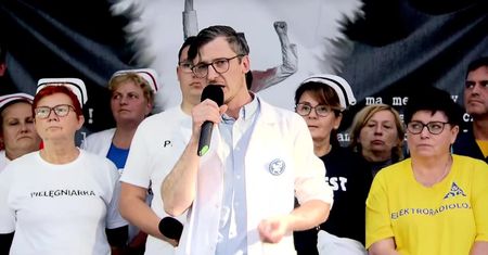 “Na pierwszym miejscu jest pacjent. O wynagrodzeniach mówimy jako o czymś dodatkowym”. Porozumienie Rezydentów o rozmowach ws. służby zdrowia