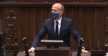 “Boicie się kontroli, boicie się, że media wam patrzą na ręce”. B. Budka o lex anty-TVN