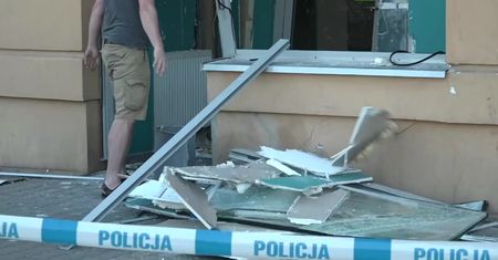 Nieudolna próba kradzieży pieniędzy z bankomatu we Wrocławiu. Złodzieje próbowali go wysadzić