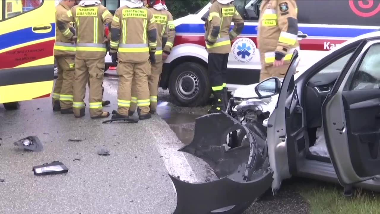 Wypadek karetki pogotowia na Dolnym Śląsku. Cztery osoby zostały ranne