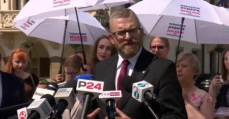“Nasz świat tu w Rzeszowie i całej Polsce został postawiony na głowie”. G. Braun w ostatnim dniu kampanii wyborczej.
