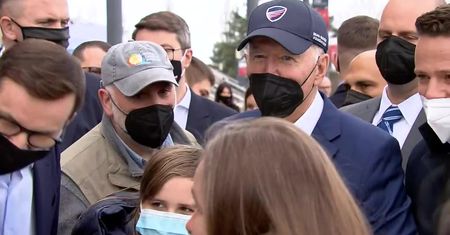 Joe Biden odwiedził Stadion Narodowy. W towarzystwie M. Morawieckiego i R. Trzaskowskiego rozmawiał z uchodźcami