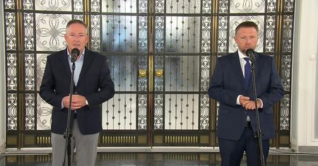 B. Sienkiewicz: Utajnienie obrad Sejmu jest próbą utajnienia afery mailowej.