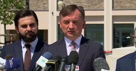 Onet: luksusowe meble dla prokuratury, wybrane przez żonę prokuratora. Ziobro: poleciłem pilną kontrolę