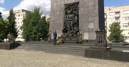 Lider CDU w Warszawie. Złożył kwiaty przed Pomnikiem Powstania Warszawskiego i przed Pomnikiem Bohaterów Getta