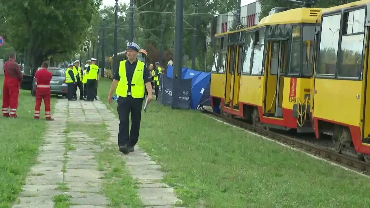 Śmiertelny wypadek w Warszawie. Tramwaj przyciął nogę i pociągnął pięcioletnie dziecko