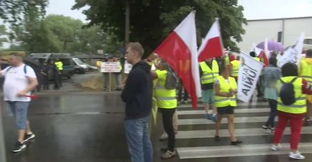 Protest armatorów rybołówstwa na Pomorzu. Blokowali drogę na Hel.