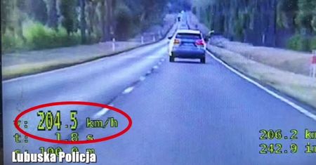 Pędził 204 kilometry na godzinę. Za pośpiech słono zapłacił