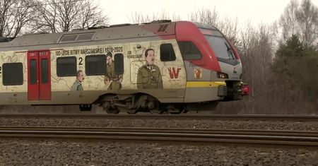 Potrącenie dwóch osób na torach w Łodzi. Kobieta nie żyje.