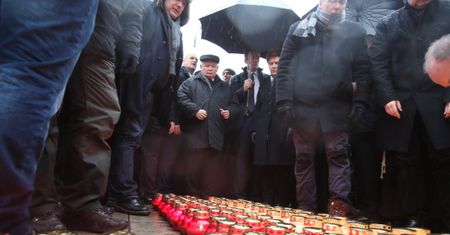 Miesięcznica smoleńska. Msza i przepychanki
