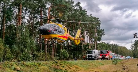 Czołowe zderzenie osobówki z ciężarówką. Tragedia na DK 10 – AKTUALIZACJA