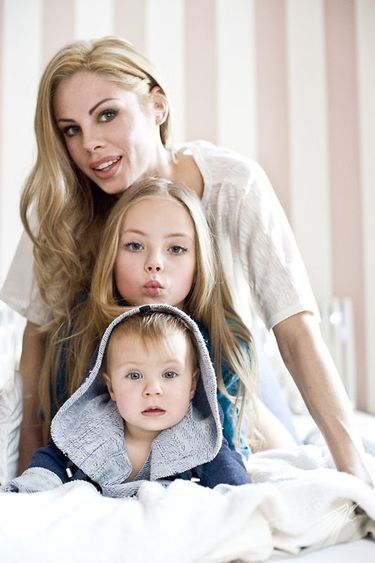 Magda Modra z córkami w sesji dla marki Torelle