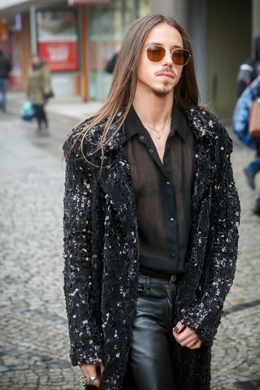 Michał Szpak w prześwitującej koszuli