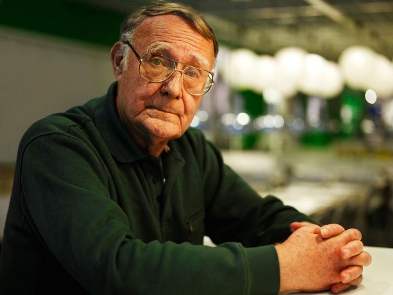 Ingvar Kamprad założył Ikeę mając siedemnaście lat. Z czasem jego meblowe imperium dało mu majątek szacowany na miliardy dolarów