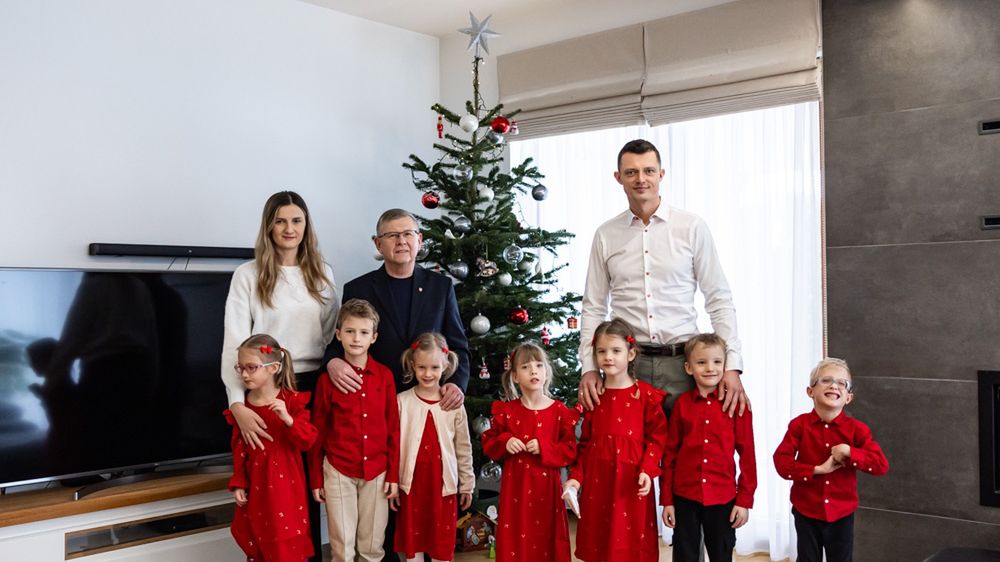 Sześcioraczki z Tylmanowej obdarowane przez samorządowców