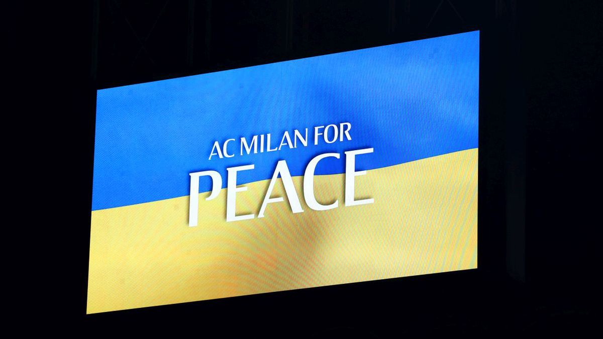 AC Milan dla pokoju - taki napis na ukraińskiej fladze pojawił się podczas sobotniego meczu