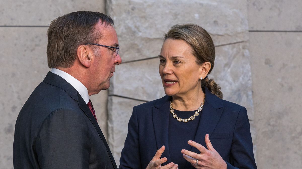 Julianne Smith, Boris Pistorius