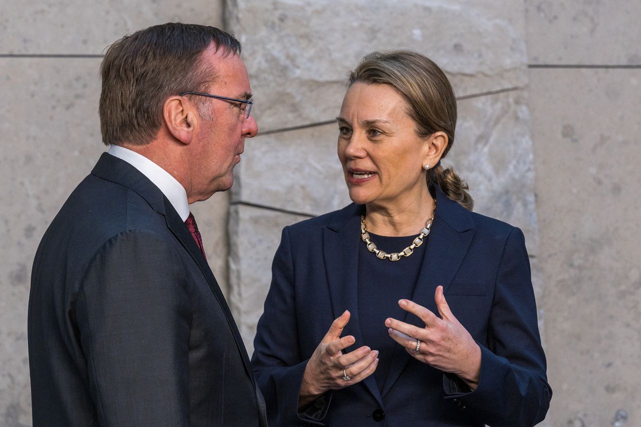 Była ambasadorka USA: NATO potrzebuje centrum przeciwdziałania dronom