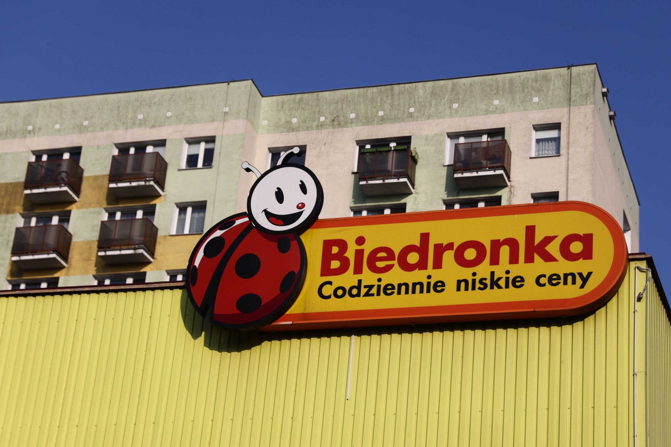 Biedronka monitoruje sytuację związaną z ulewami. Zdj. ilustracy