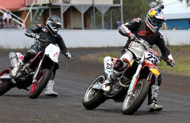 Jason Crump (na czele) i Troy Bayliss / źródło: facebook/TroyBaylissClassic