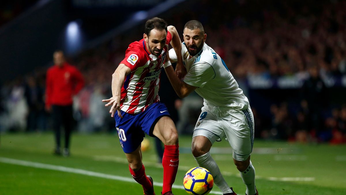 Juanfran (z lewej) i Karim Benzema (z prawej)