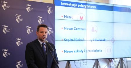 Warszawa. Ratusz o podwyżkach i przesunięciu inwestycji