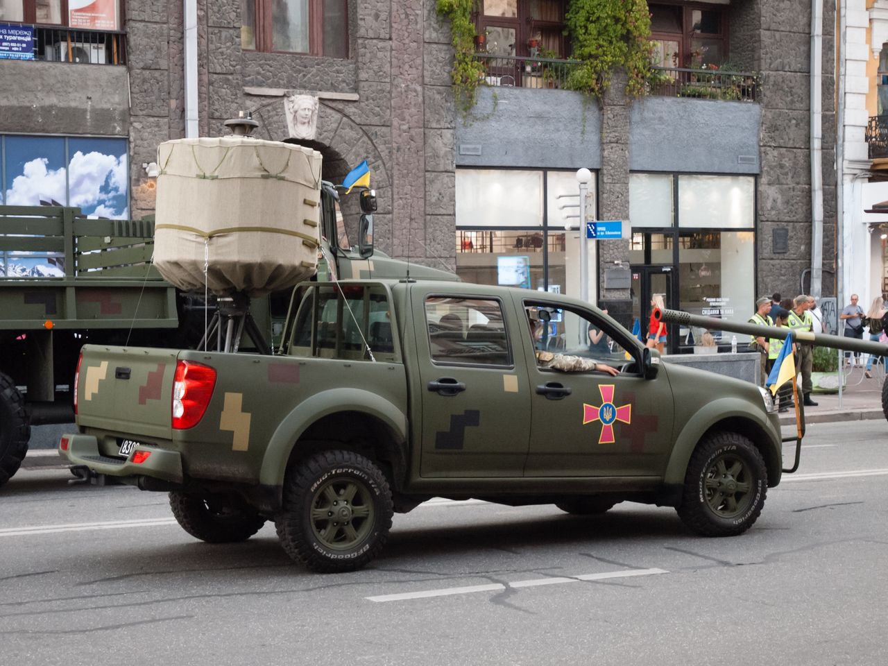 Radar artyleryjski AN/TPQ-48 na samochodzie Bogdan-2351