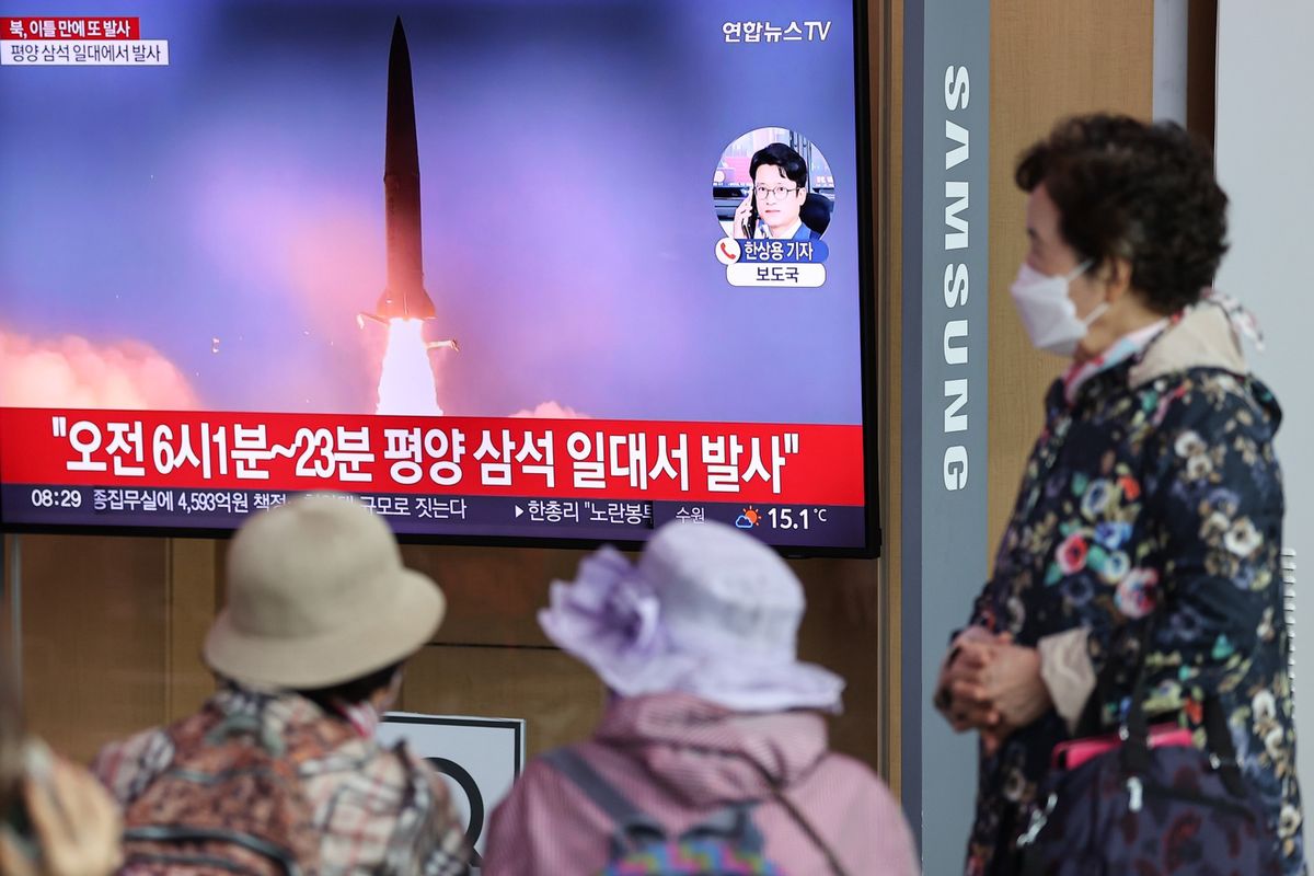 Korea Północna wystrzeliła w czwartek rano czasu lokalnego dwa pociski balistyczne