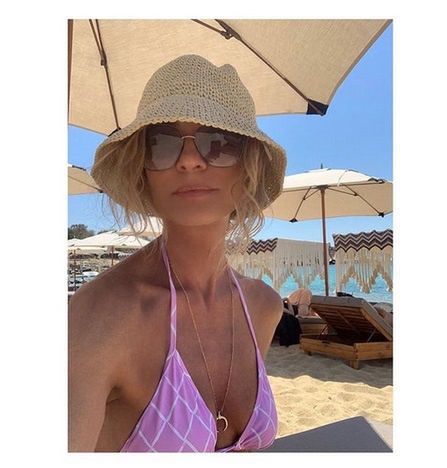 Aneta Kręglicka na plaży