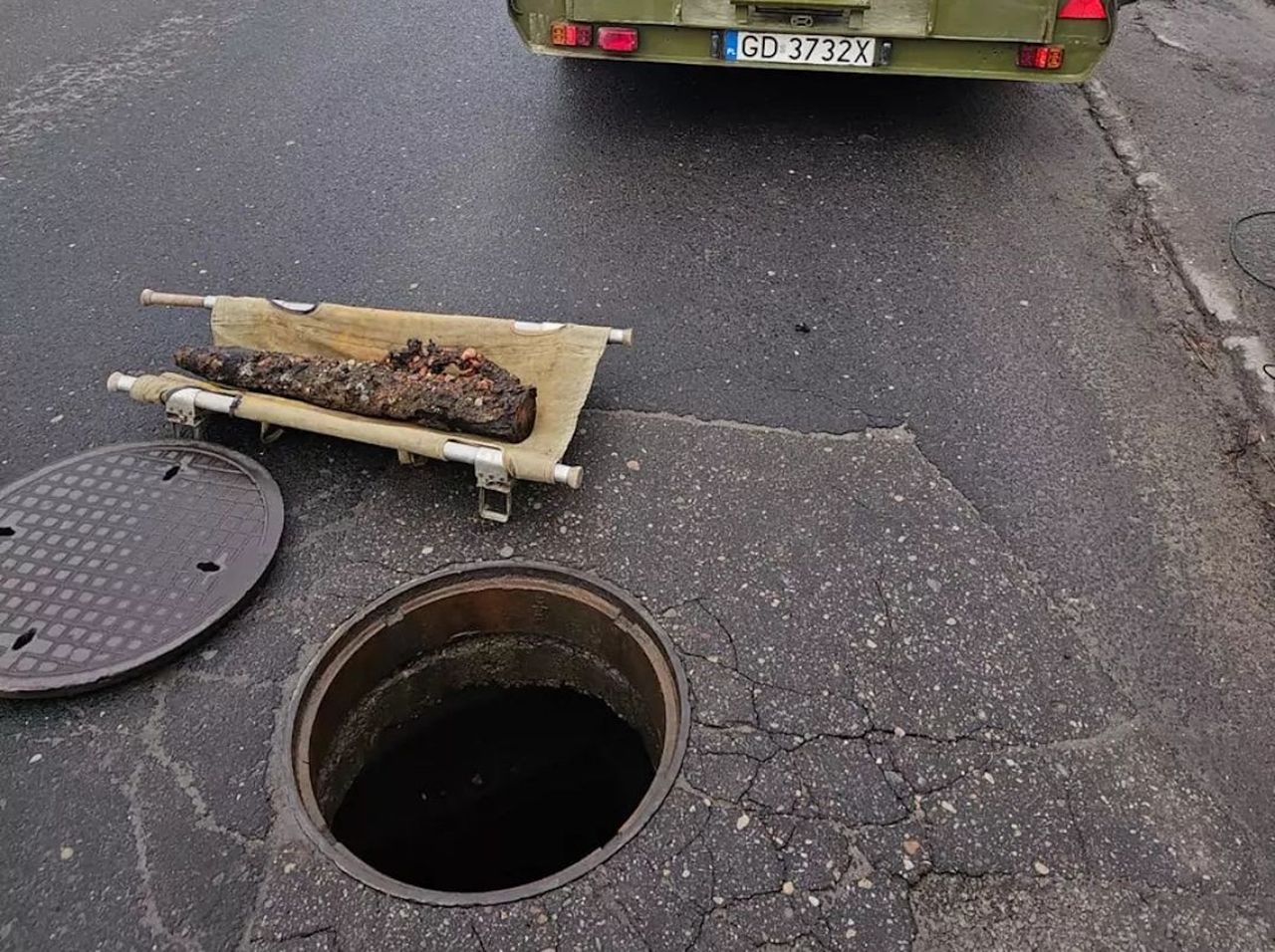 Niewybuch w studzience deszczowej. "Pierwszy raz w 36-letniej karierze"