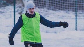 Janowski gra w piłkę na śniegu, Zmarzlik w kosza