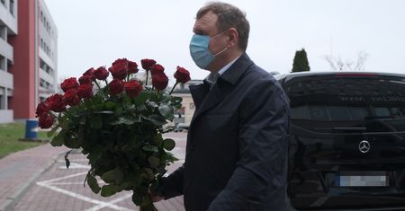 Prezes TVP i wielka miłość pod szpitalem. Jacek Kurski, jakiego nie znacie!