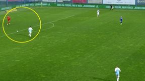 Przejął piłkę od bramkarza i stało się to. Niewiarygodny rajd [WIDEO]