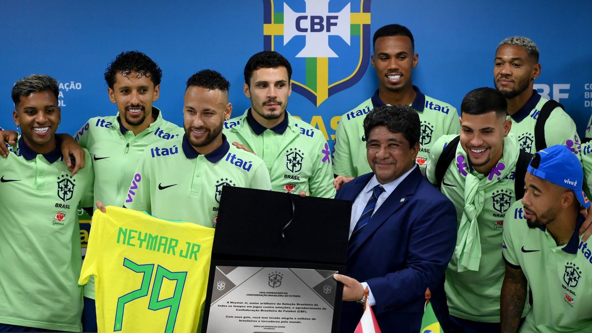 Neymar podczas ceremonii z okazji pobicia rekordu Pelego