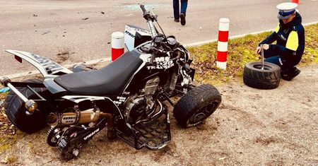 Słupsk: Zderzenie quada i samochodu osobowego. Droga jest zablokowana