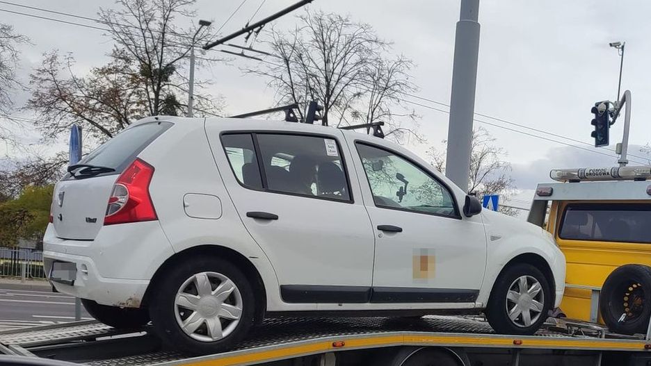 Zatrzymany pojazd na lawecie