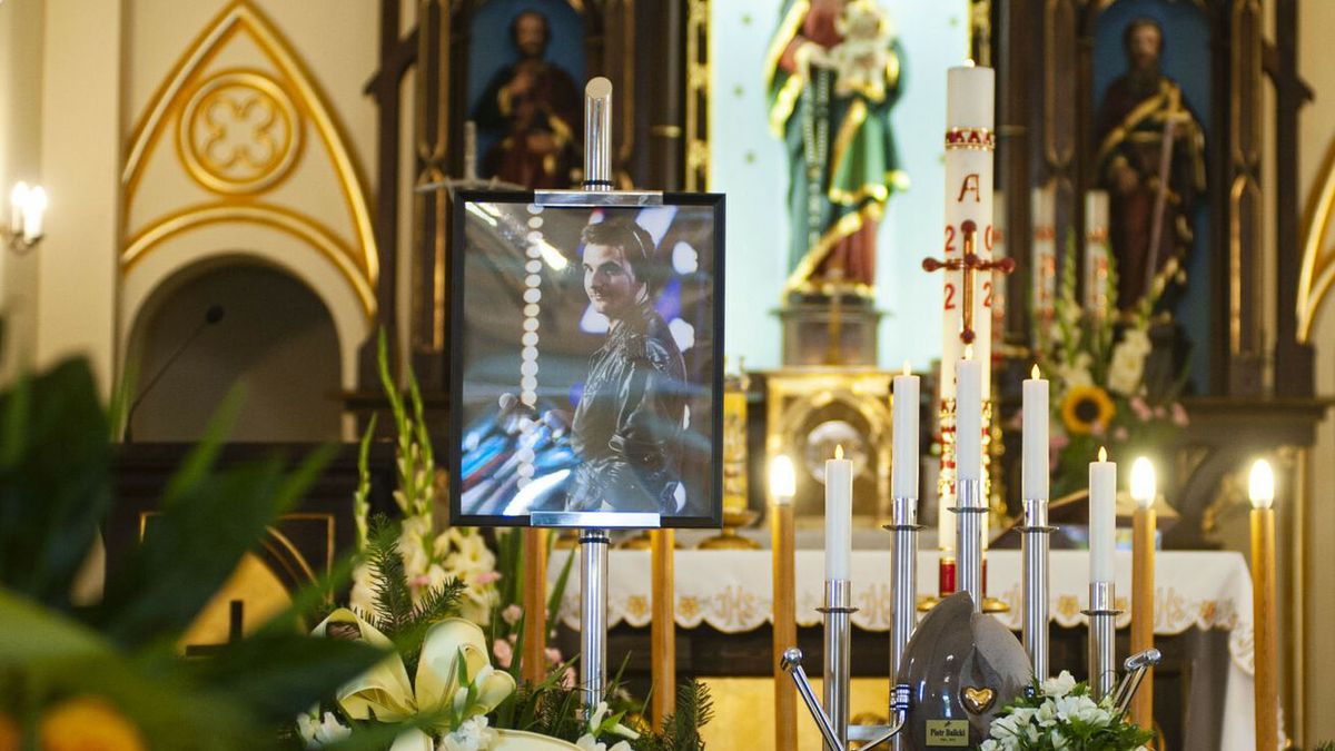 Pogrzeb Piotra Balickiego
26.08.2022 KRAKOW
SKOTNIKI POGRZEB PIOTR BALICKI DZIENNIKARZ REZYSTER 
FOT. WOJCIECH MATUSIK / POLSKAPRESS
Wojciech Matusik