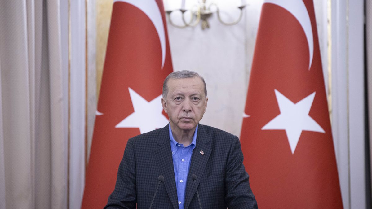 Prezydent Turcji Recep Erdogan. Według agencji AP, bank centralny Turcji podejmuje decyzje pod jego naciskami