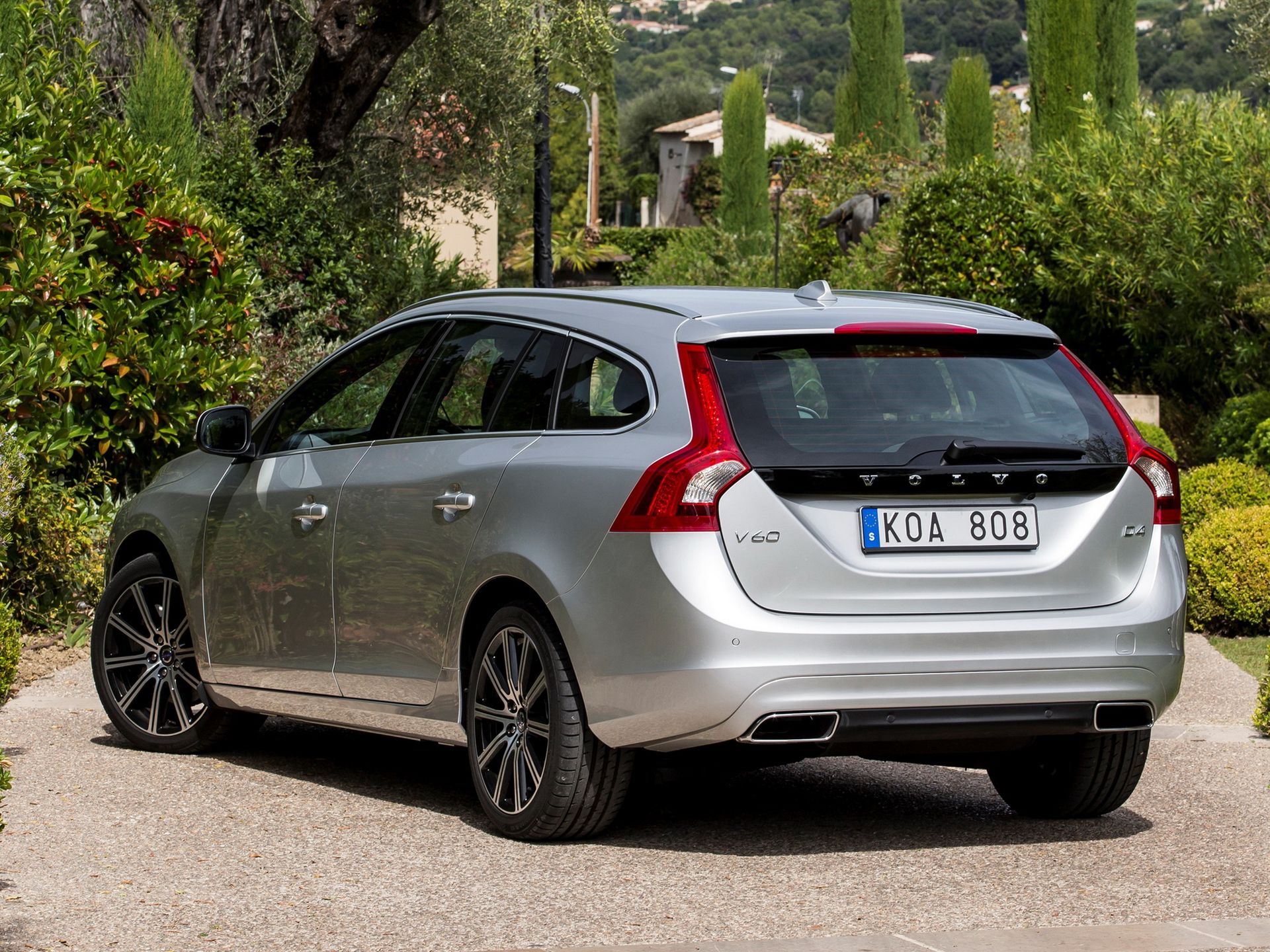 Pod tylną klapą dużego Volvo V60 kryje się bagażnik mniejszy niż w kompaktowych kombi.