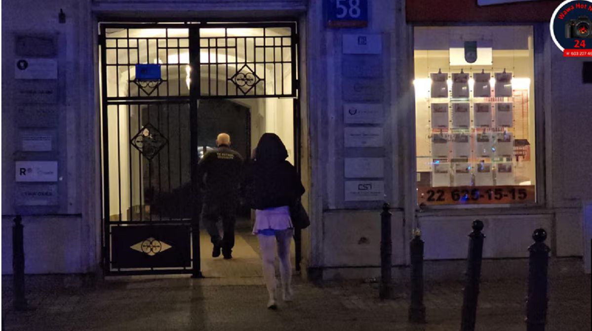 Szklane butelki leciały z okien w Warszawie. Ujawniono nowe fakty