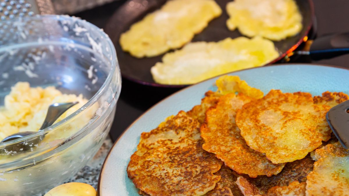 Co zrobić, żeby placki ziemniaczane nie rozpadały się na patelni?