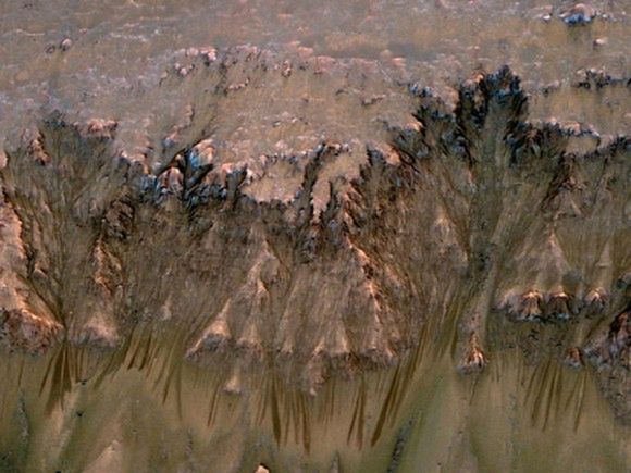 Woda w stanie ciekłym odnaleziona na Marsie?
