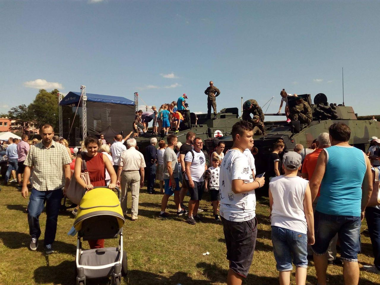 Tłumy na Pikniku Rodzinnym z okazji Święta Wojska Polskiego