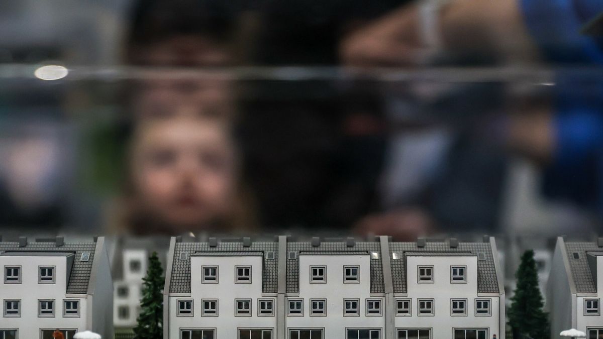 Wśród konsekwencji wyższych stóp procentowych jest schłodzenie rynku mieszkaniowego w Polsce. 