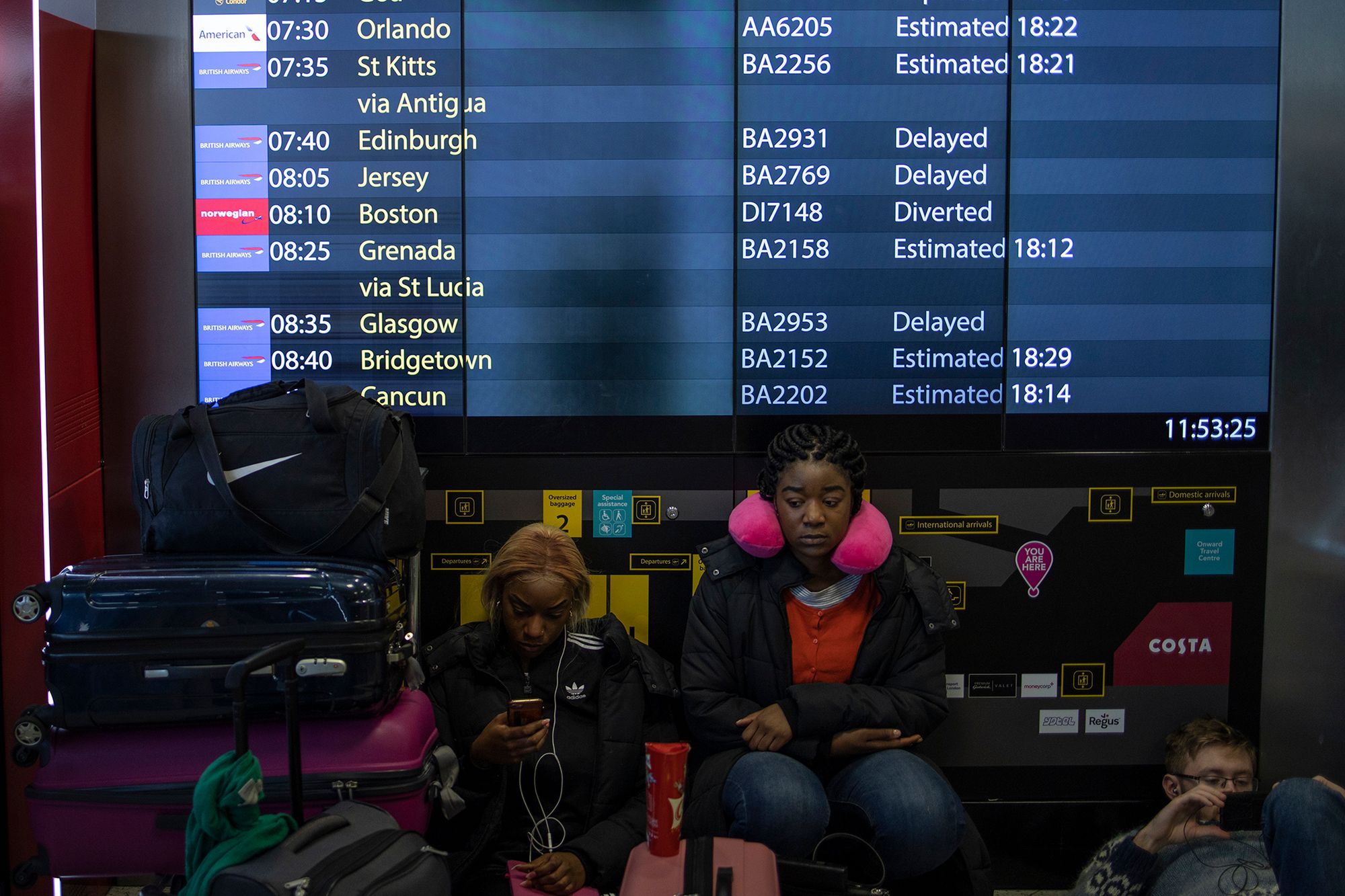 Ruch na lotnisku Gatwick przywrócony. Zdjęcia pokazują, co przeżywali pasażerowie 8