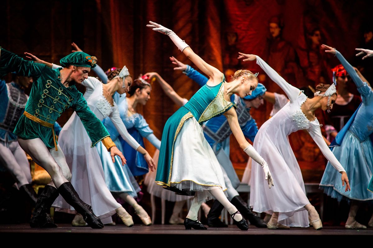 The Royal Moscow Ballet. Co kryją baletowe kufry?