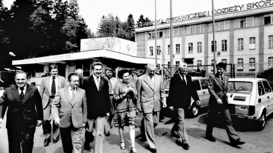 Dawne hale Fabryki Rękawiczek i Odzieży Skórzanej w Miastku, w tym  XIX-wieczne obiekty, zniknęły z powierzchni ziemi. Dzisiaj w tym miejscu jest market.